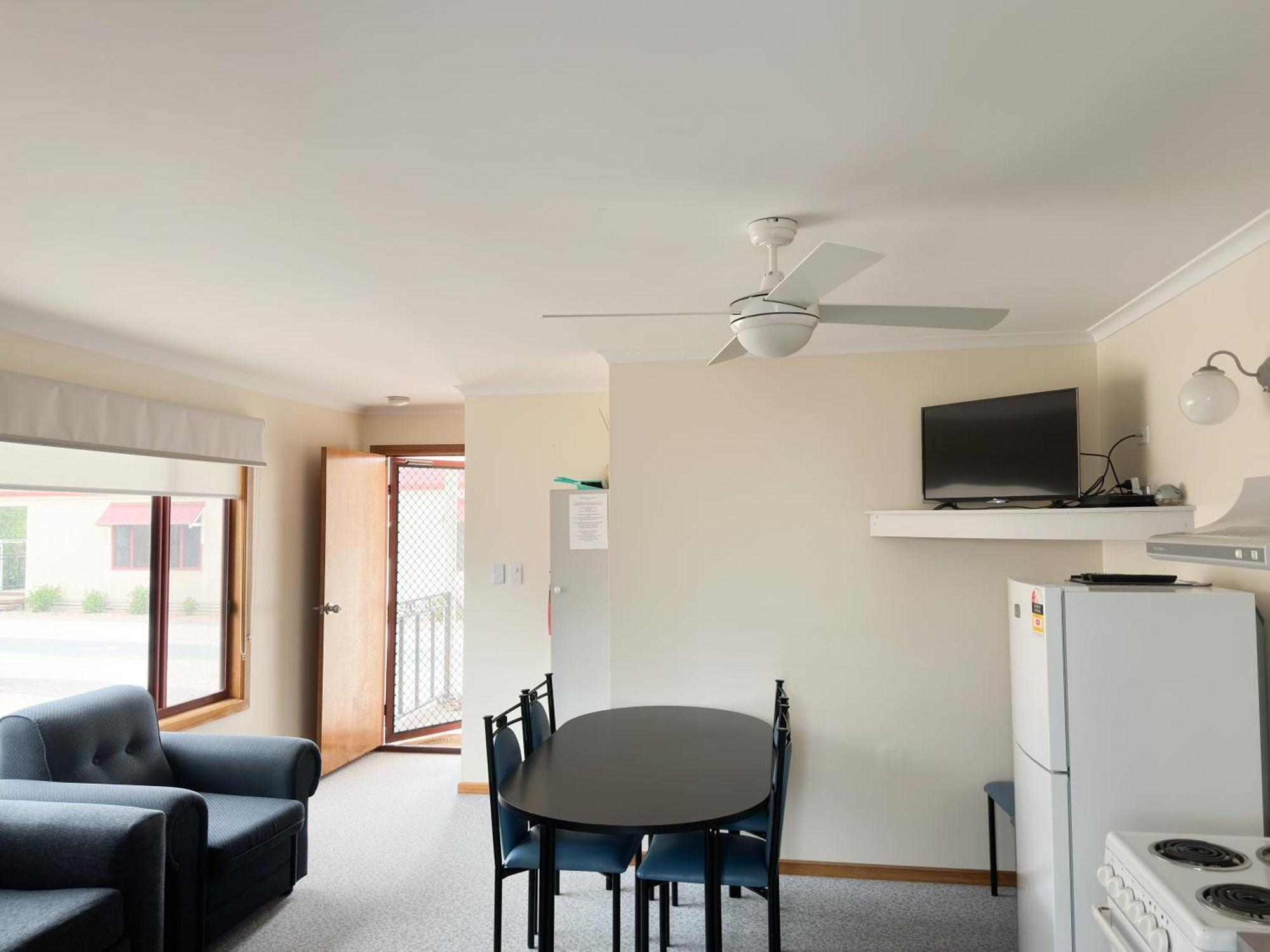 Port Vincent Motel & Apartments ภายนอก รูปภาพ